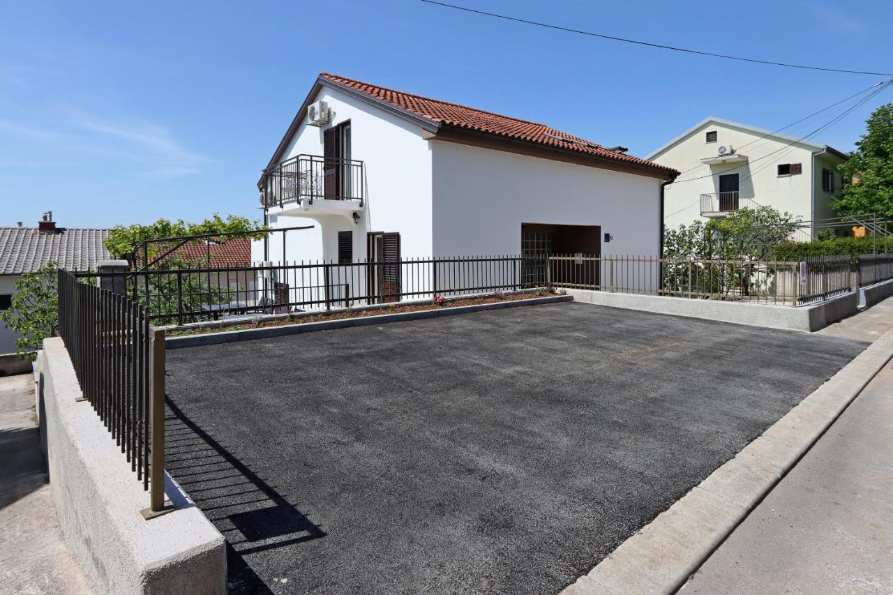 Apartments And Rooms With Parking Space Selce, Crikvenica - 2362 Eksteriør billede