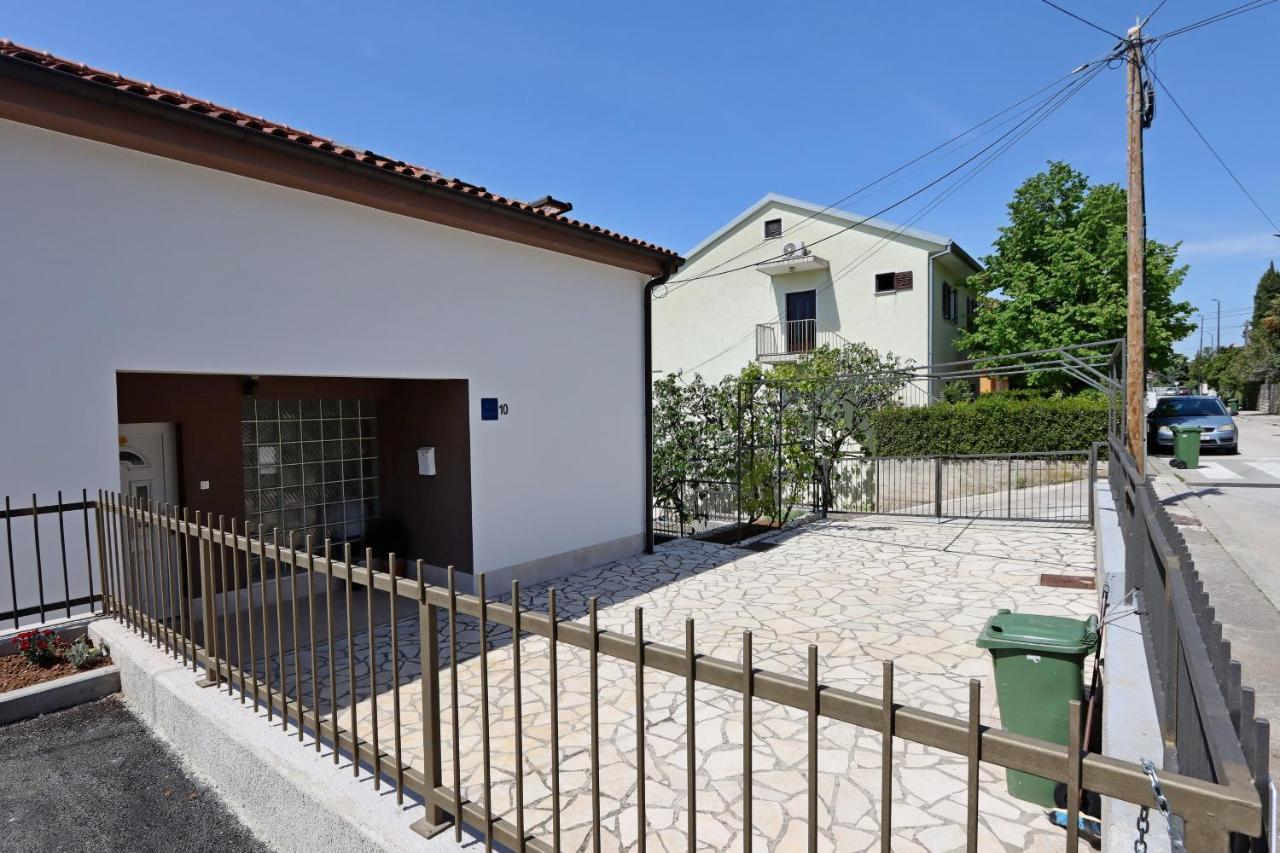 Apartments And Rooms With Parking Space Selce, Crikvenica - 2362 Eksteriør billede