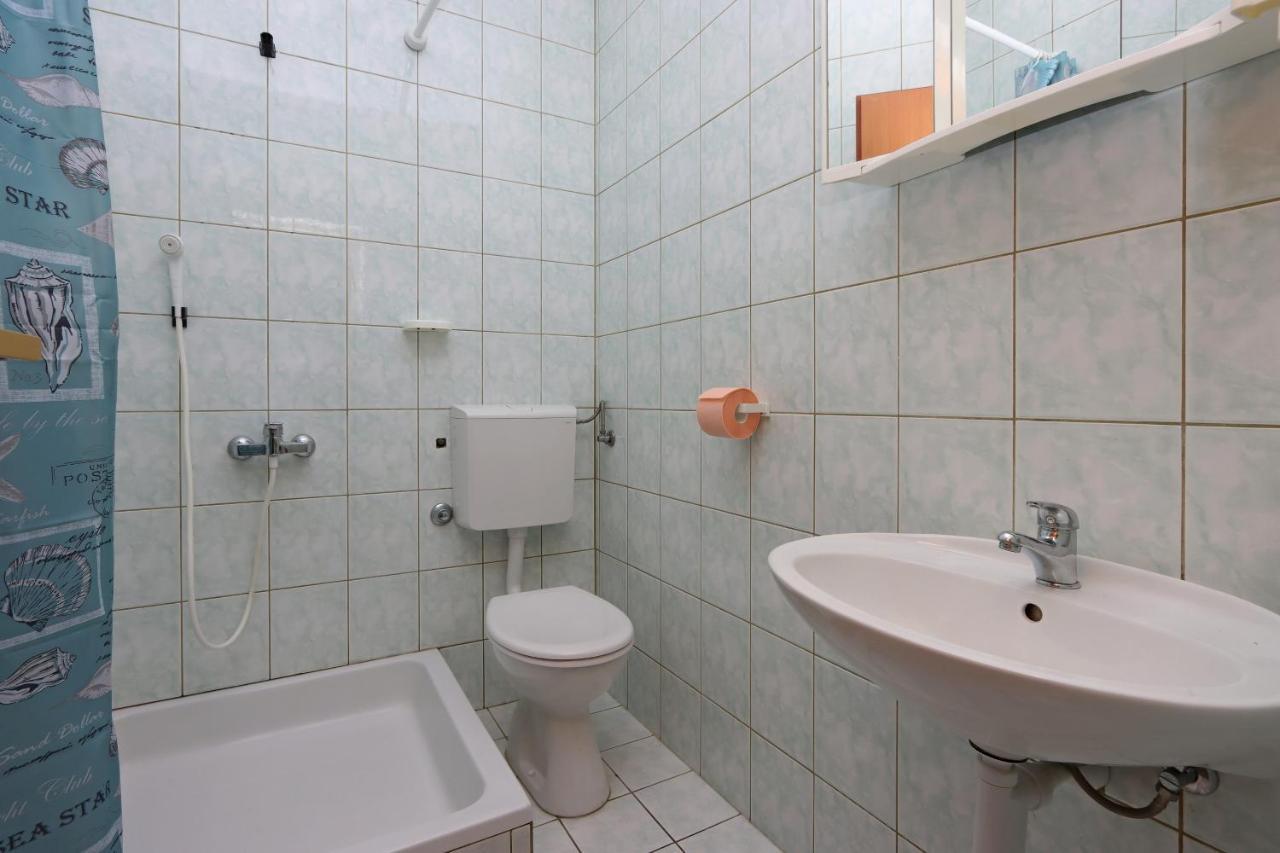 Apartments And Rooms With Parking Space Selce, Crikvenica - 2362 Eksteriør billede