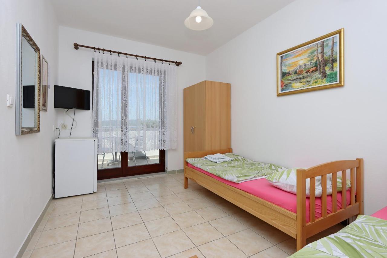 Apartments And Rooms With Parking Space Selce, Crikvenica - 2362 Eksteriør billede