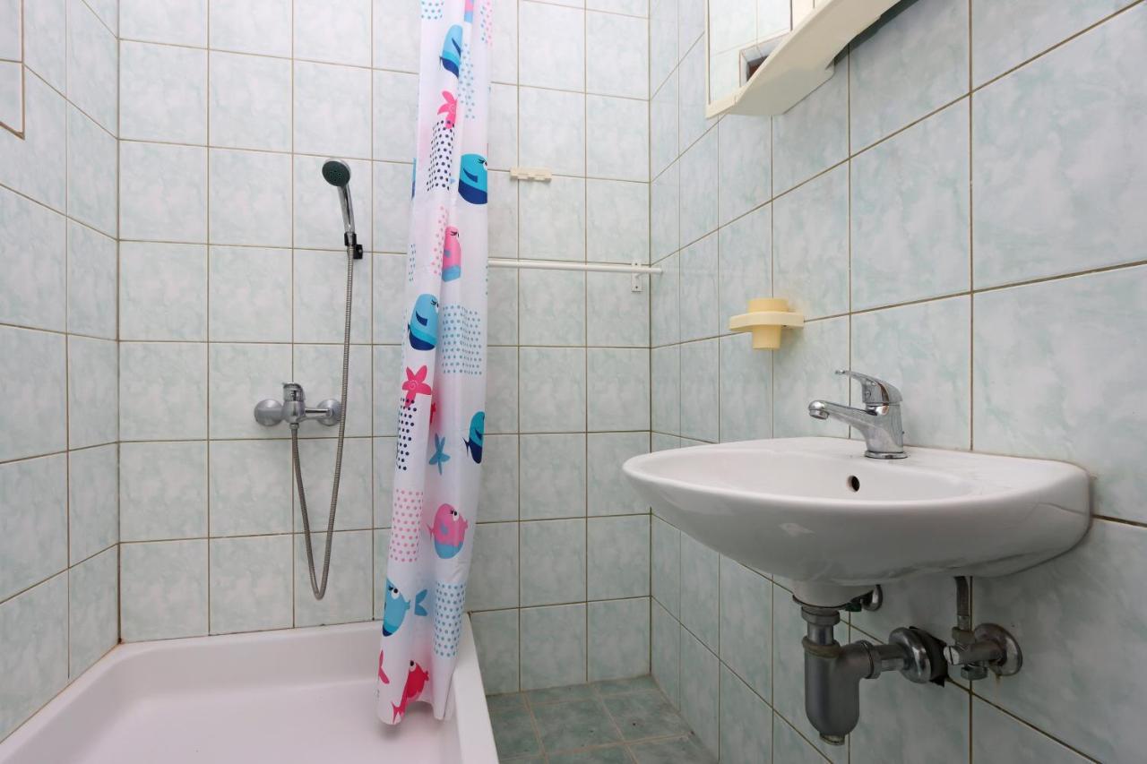 Apartments And Rooms With Parking Space Selce, Crikvenica - 2362 Eksteriør billede