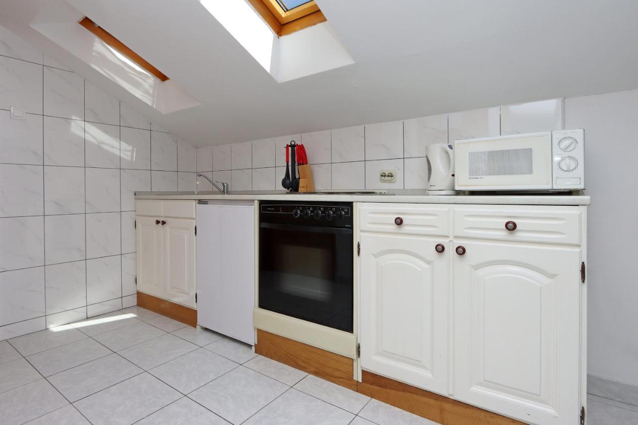 Apartments And Rooms With Parking Space Selce, Crikvenica - 2362 Eksteriør billede