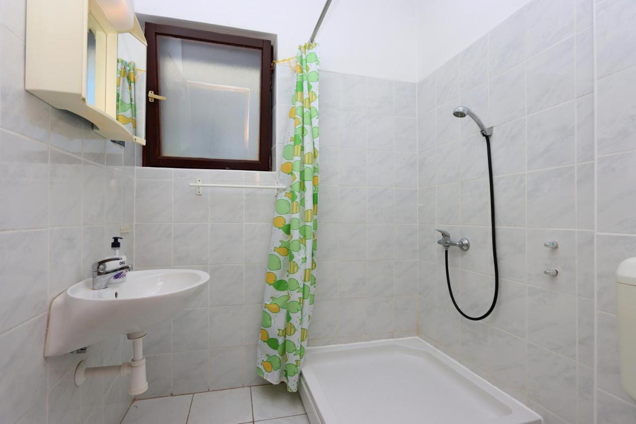 Apartments And Rooms With Parking Space Selce, Crikvenica - 2362 Eksteriør billede