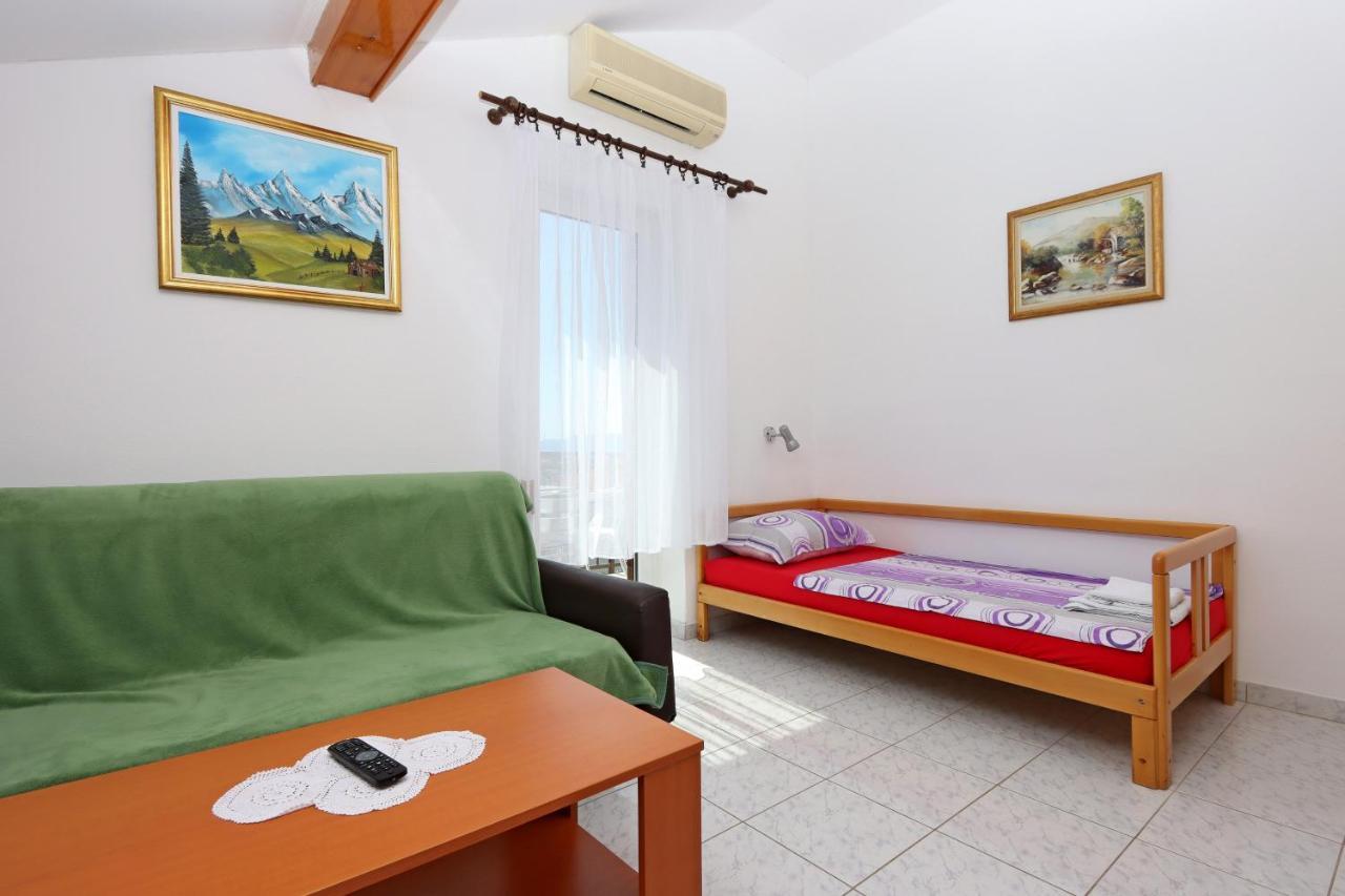 Apartments And Rooms With Parking Space Selce, Crikvenica - 2362 Eksteriør billede