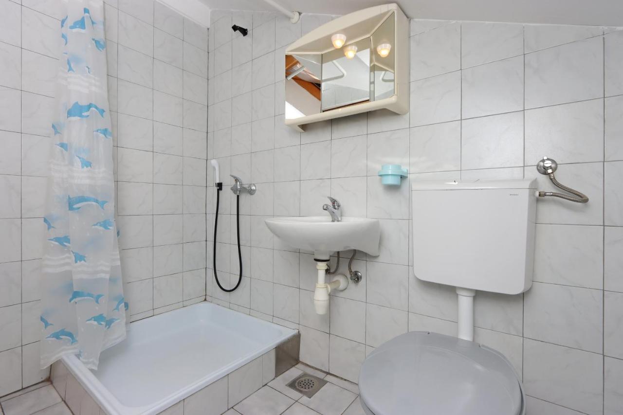Apartments And Rooms With Parking Space Selce, Crikvenica - 2362 Eksteriør billede