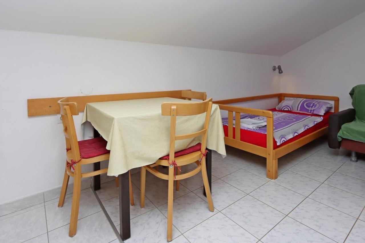 Apartments And Rooms With Parking Space Selce, Crikvenica - 2362 Eksteriør billede