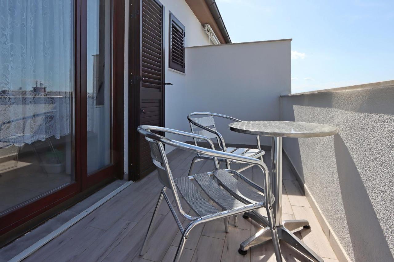 Apartments And Rooms With Parking Space Selce, Crikvenica - 2362 Eksteriør billede
